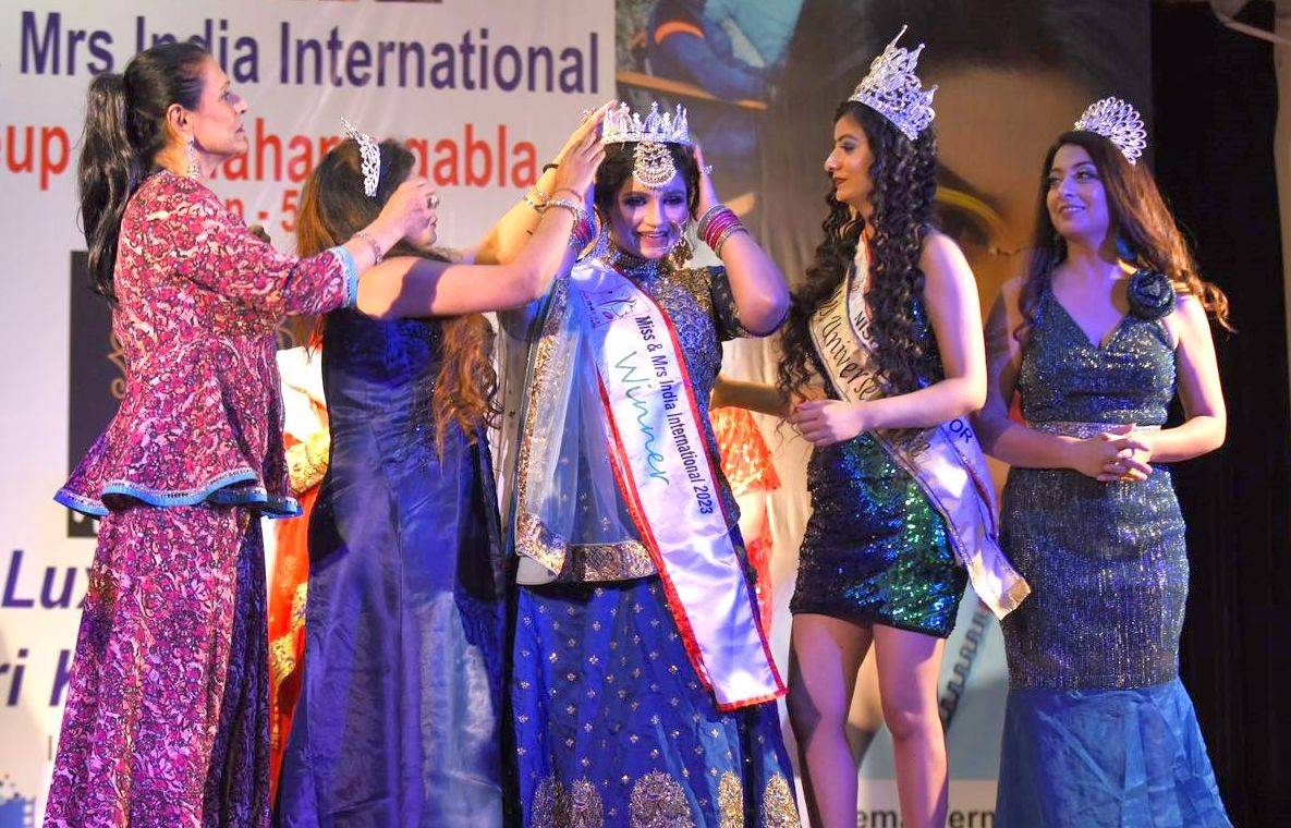 मिसेज इंडिया इंटरनेशनल कांटेस्ट की विजेता बनी उर्वशी कांडा