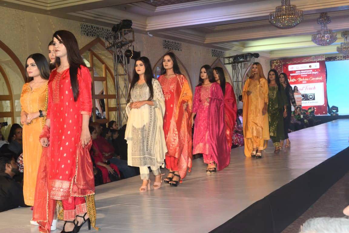 विंटर कार्निवाल में फैशन शो में झलकी भारतीय संस्कृति की झलक